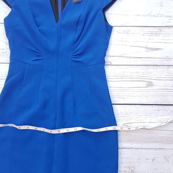 Le Chateau Dress - Picture 6 of 11